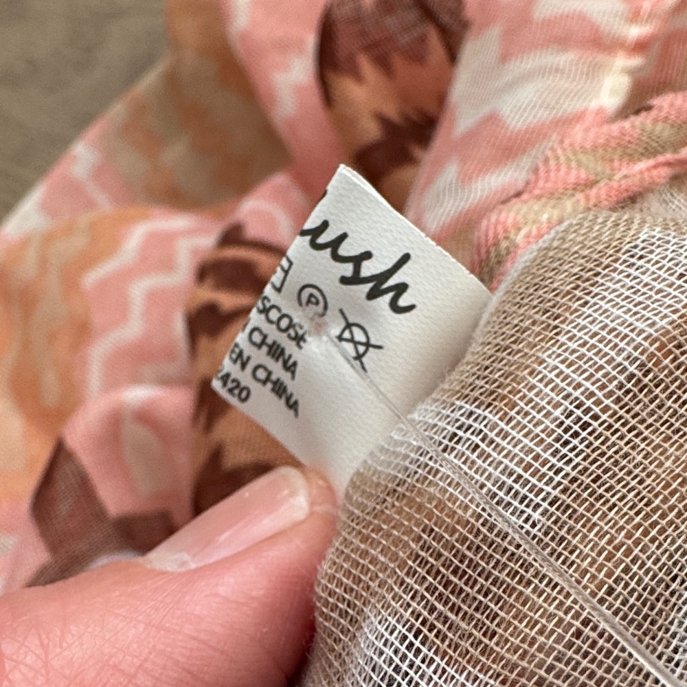 B. Lush Multicolor Zigzag Patterned Infinity Scarf 🧣 - Picture 5 of 8